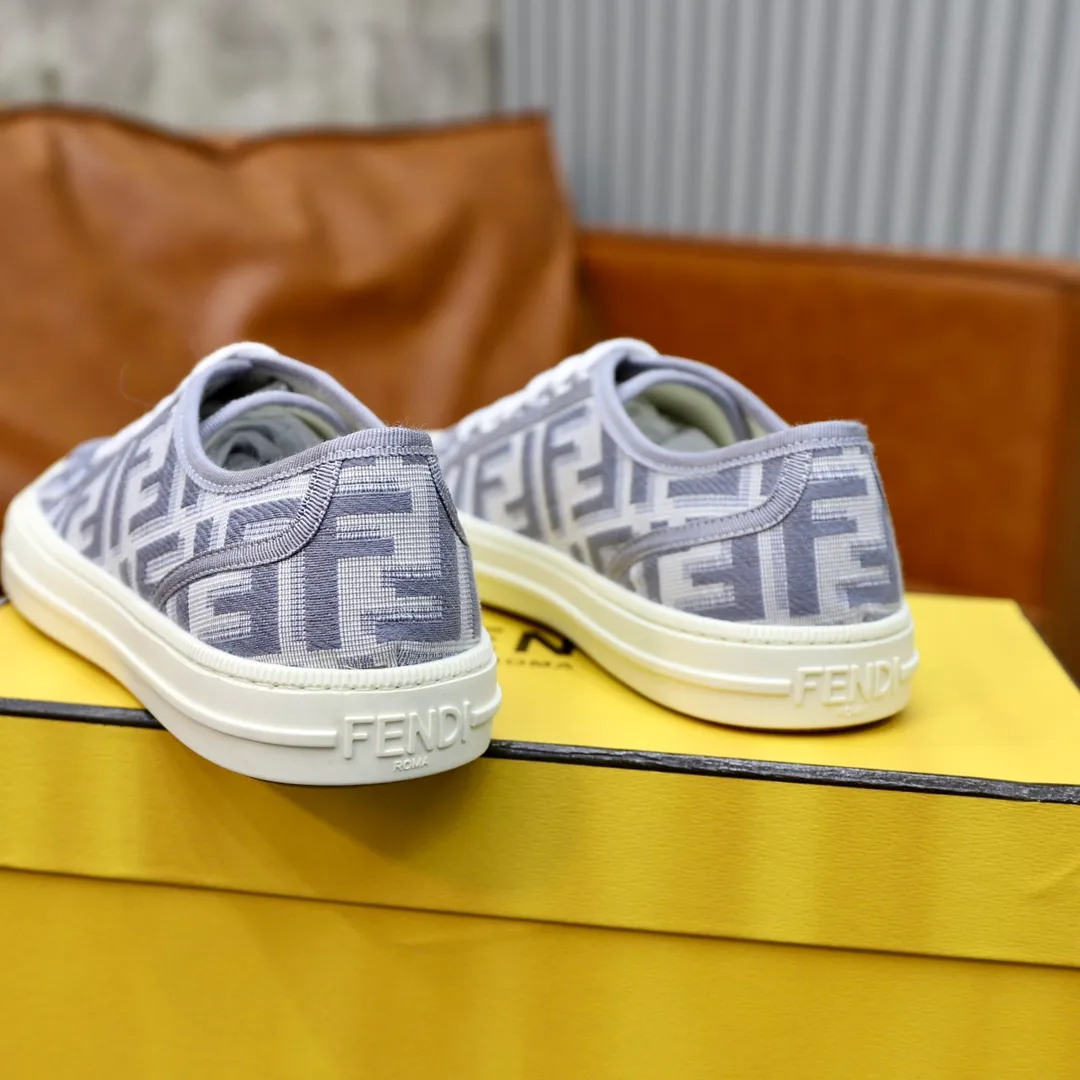 Factory price: 480 original order (couple model) Brand: FENDI Fendi 🙅‍♂️🙅‍♂️🙅‍♂️ Size: Female 35–40, Male 39-44 (45 can be customized) Grade: Official website genuine Material: Imported original LoGO fabric upper Original comfortable lining TPU wear-resistant lightweight outsole Style category: Loafers New trendy shoes Color: actual picture color